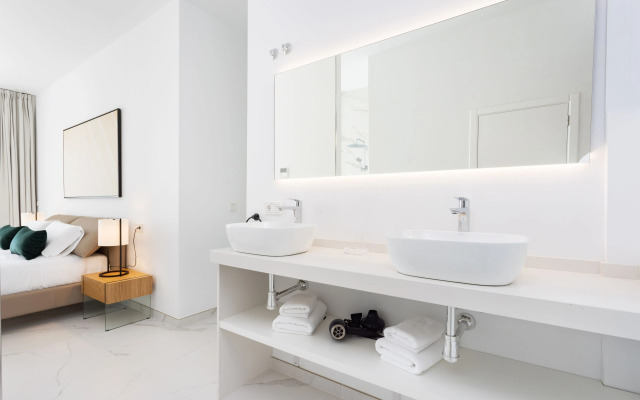 Crystal I Luxury Apartments