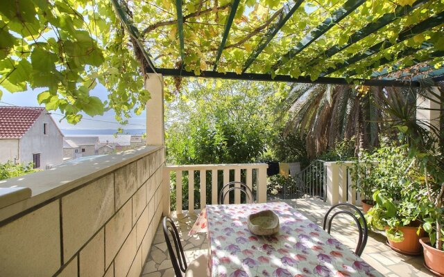 Apartments And Rooms Vojmir