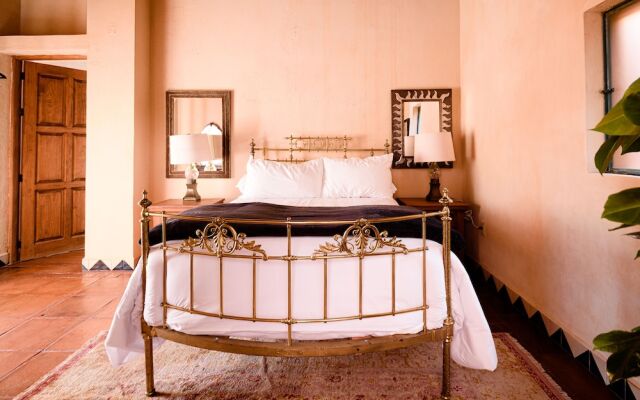 Riad Mellado by Grupo Afekto