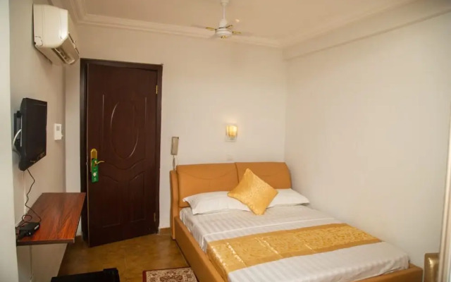 Gold Plaza Hotel
