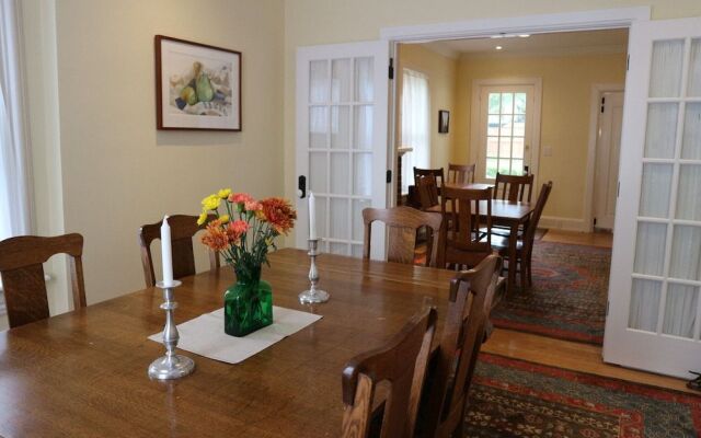 The Tawsty Flower Bed & Breakfast