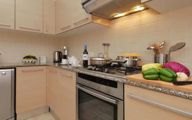 Cleopatra Paralimni in Paralimni