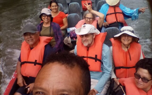 Hotel Cabinas y Tour Aaron Tortuguero