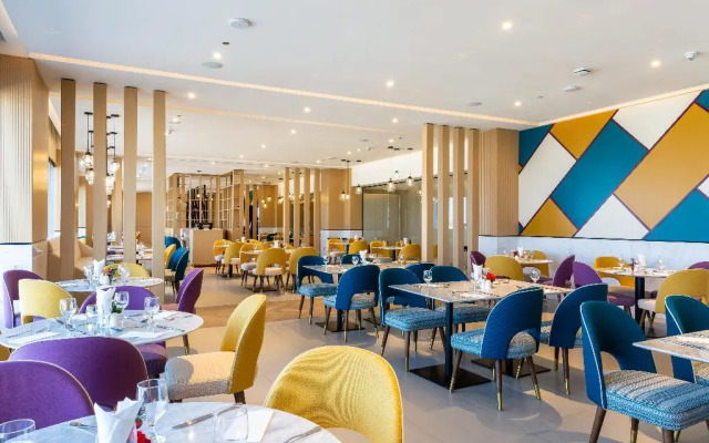 Отель Premier Inn Dubai Dragon Mart