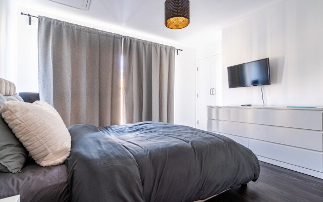 Charming 3-bed House in Glasgow With Free Parking
