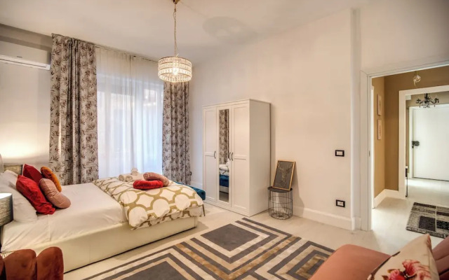 White Mirror  Apartment