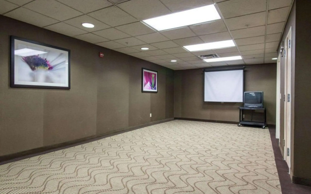 Comfort Suites Central/I-44