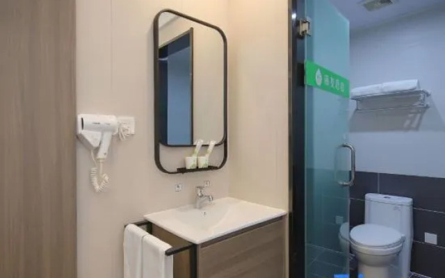 Hi Inn (Nanjing South Station Shengtai Road Subway Station)