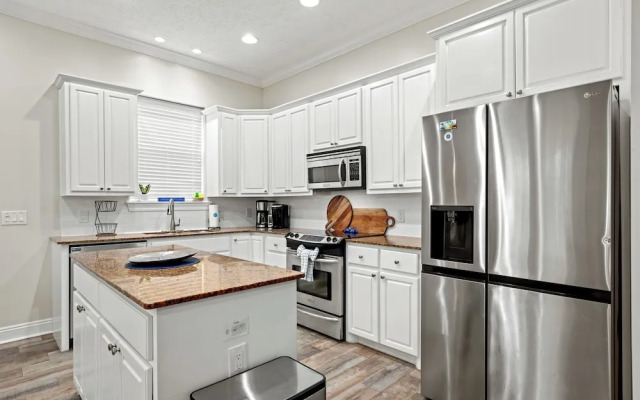 Escape to Sand Dollar Holler: Coastal Retreat, 3 Beds, 2.5 Baths, Sleeps 10!