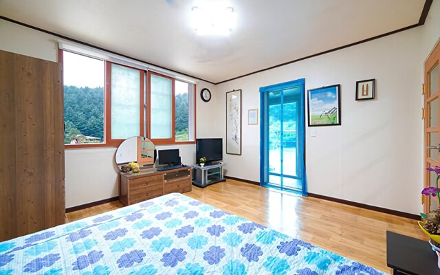 Hwacheon Unam Valley Pension