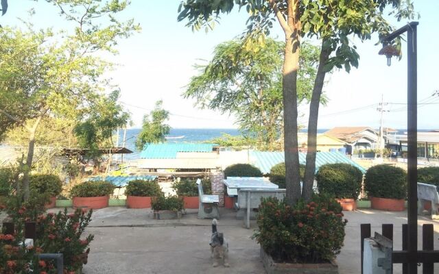 Insook Ko Larn Guesthouse
