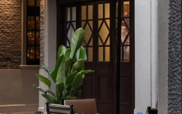 Blossom Manoir Lujiazui · Oriental Treasury