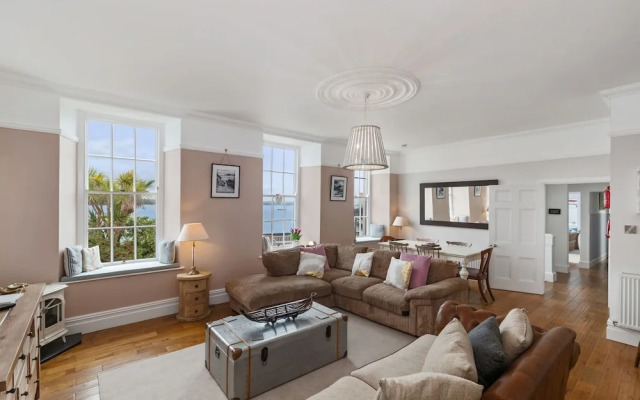 Laston Garden Apartment - Sea Views Large Terrace