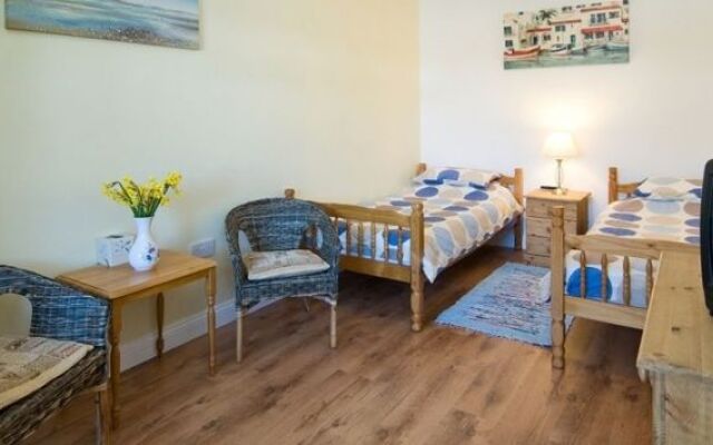 The Three Tees - Guest house