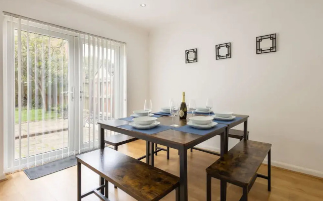 Host Stay Lingwood Park