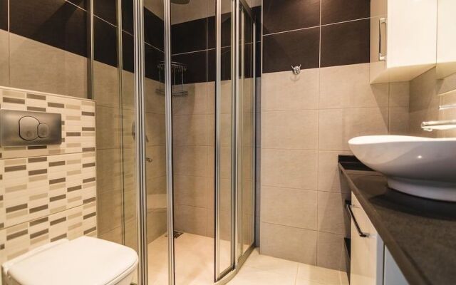 Seven Stars Apartments