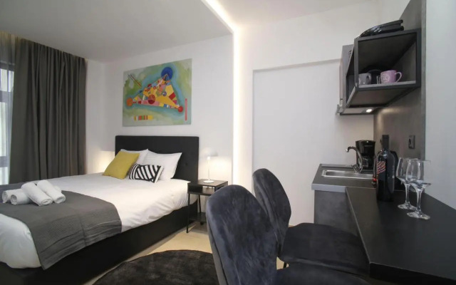 ZH Luxury Suites