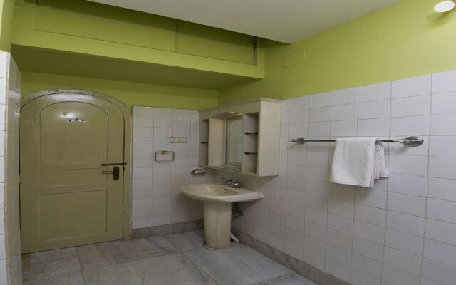 OYO 15933 Hotel V Square