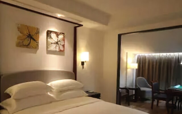 Baolong Homelike Hotel (Shanghai Yugang Wharf)