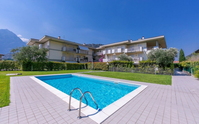 Torbole Relax, Pool & Balcony Apartment 2
