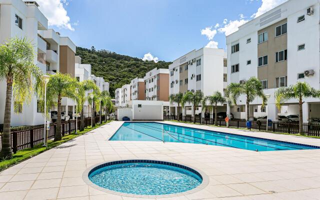 Apto com churrasqueira e sacada RPC306