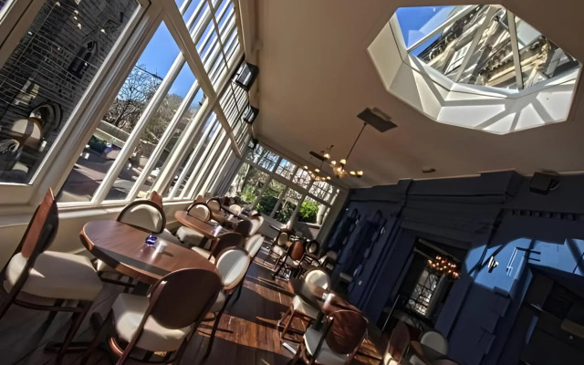 Resolution Hotel