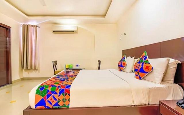 Townhouse OAK Hotel Joy24