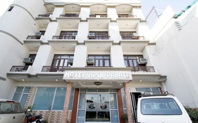 OYO 17109 Hotel Vipul Palace