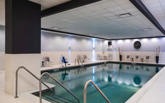 Renaissance Chicago O'Hare Suites Hotel