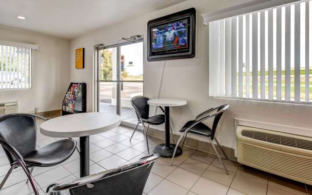Motel 6 Waco, TX - Lacy Lakeview