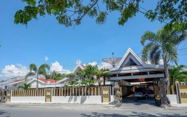 RedDoorz Plus @ Alam Raya Hotel