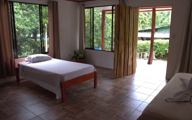 Cabinas Casa Miriam Drake Bay