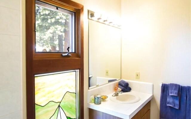 Eagles Perch Lake View Rental Cabin