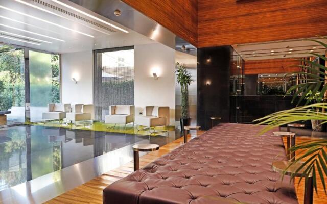 Warwick Stone 55 Hotel