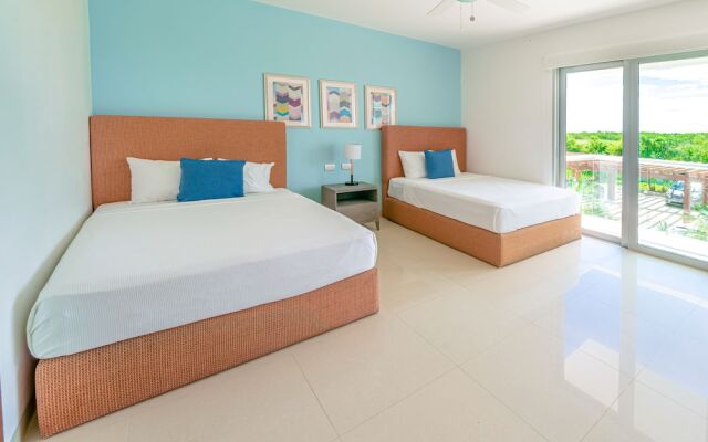 Sirenita G. Infinity pool - At Mareazul