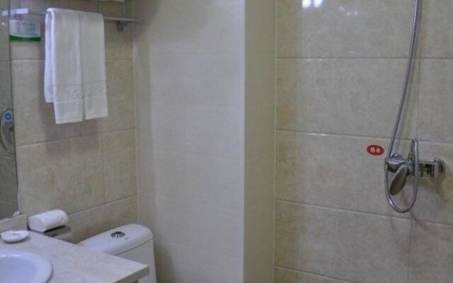 Yichuan Longsheng Business Hotel