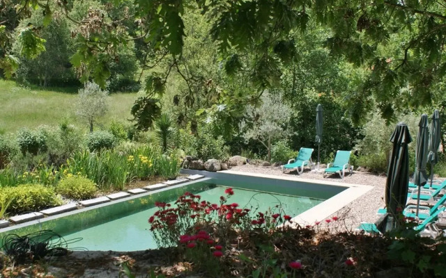 Semi-detached Home in Covas With Shared Pool