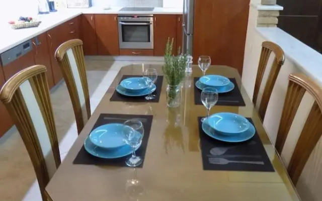 Nikos House Megara