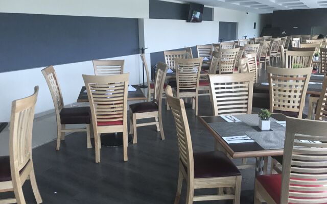 Best Western Plus Metepec & Suites