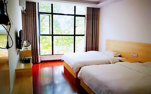 DONG JIANG HU XIANG CUN DA WAN CAI Hotel