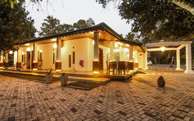 OYO 124 Clove Transit Hotel