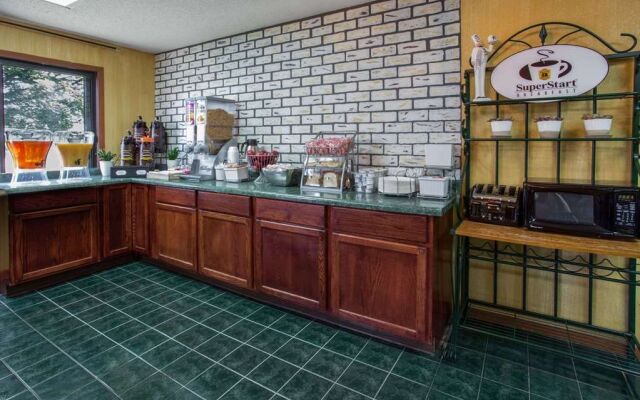 Super 8 Oshkosh Airport