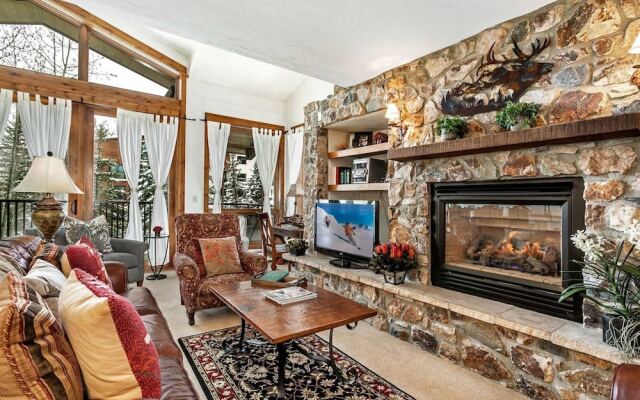 4 Bedroom Antlers Vacation Rental With Incredible Slopeside Views and Just a Short Walk to Gondola and Lionshead Village
