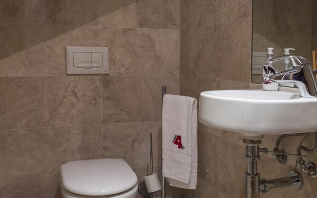 Rent4Rest Lisbon 17th Floor River View Apartment