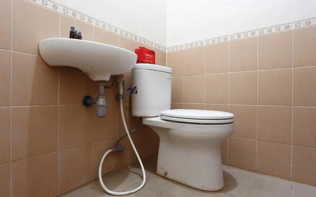 RedDoorz @ Jalan Damai