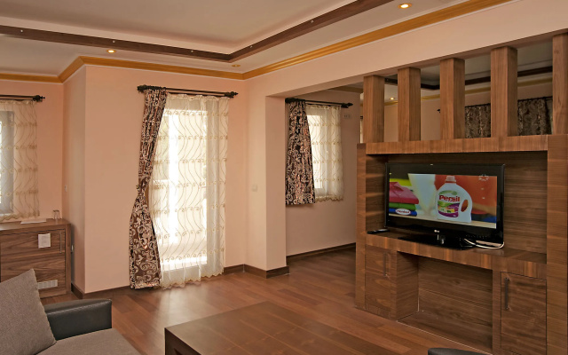 Dinara Hotel