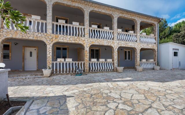 Modern Apartment in Vir With Balcony