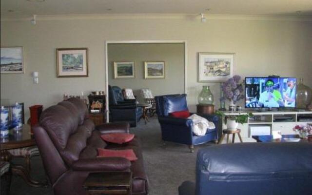 Cricklewood House Bed & Breakfast