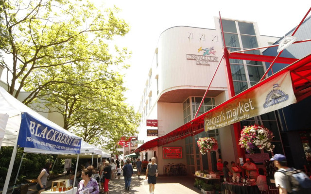 Lonsdale Quay Hotel