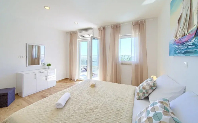 Modern Villa in Cres With Pool